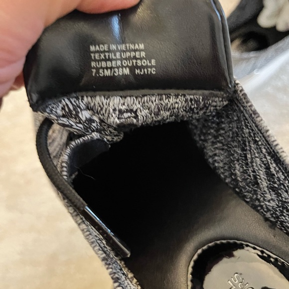 Michael Kors Sneakers - Picture 5 of 6